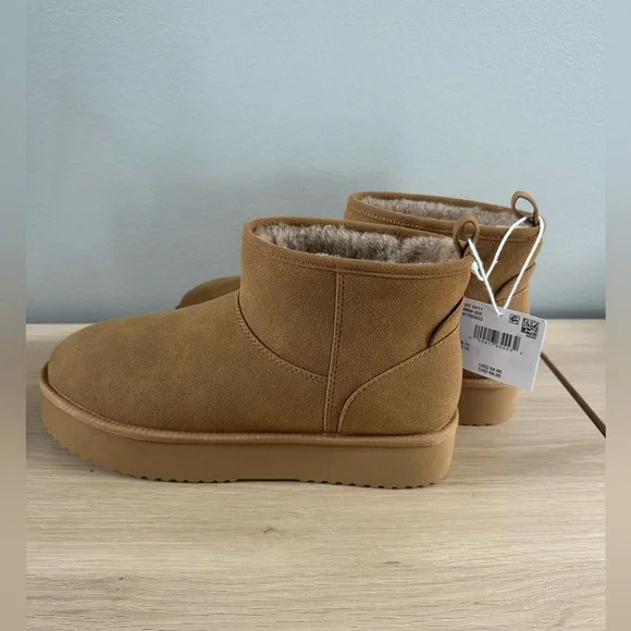 NWT! American Eagle Outfitters Tan Suede-Look Booties, Size 10! - Picture 1 of 8